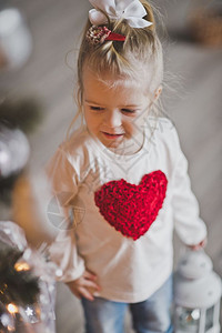 胸前有心的小孩胸前有红心729型的毛衣图片