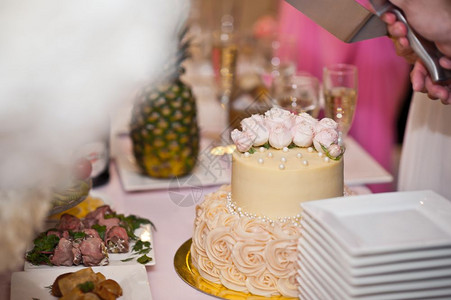 金色的婚礼蛋糕金色的婚礼蛋糕7402图片