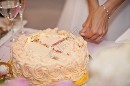 新娘敬佩婚礼蛋糕新娘是关于婚礼蛋糕7425图片