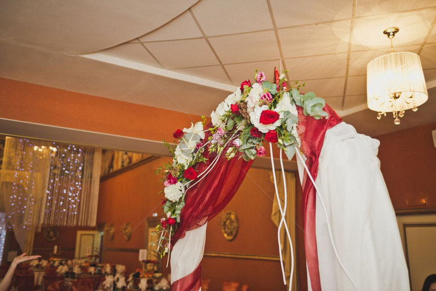 礼堂的装饰细节礼堂着鲜花和布料7984图片