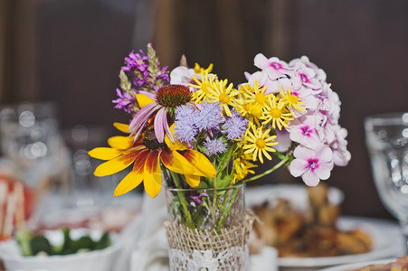 花和水果节日餐桌的装饰节日5071的漂亮装饰图片