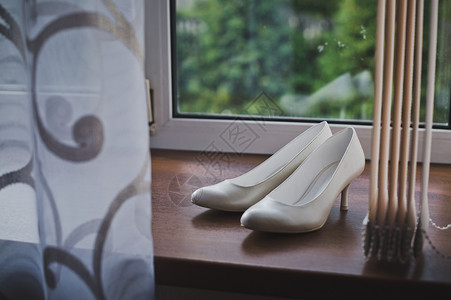 窗上的白鞋5193的漂亮白鞋图片