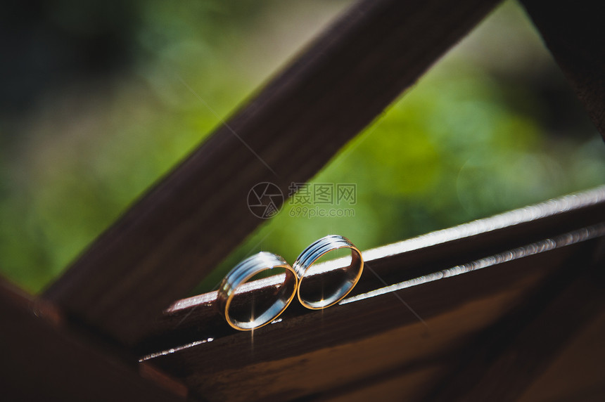 窗台上的金婚戒指5034号窗的金婚戒指5034号窗图片