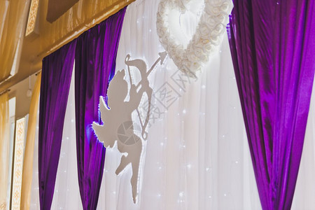 在Banquet大厅第5486号的装饰中紫色颜背景图片