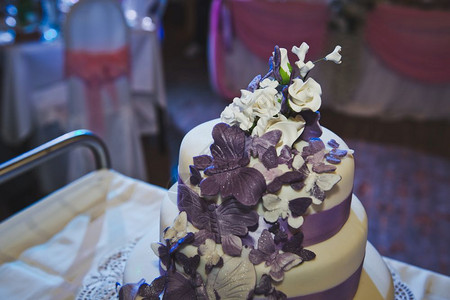 紫色婚礼蛋糕设计为5649的甜蜜节日蛋糕图片