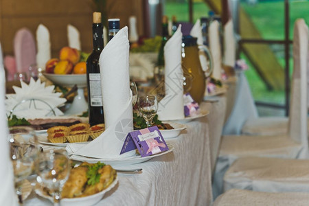 宴会的餐桌装饰和巾纸节日桌5641的餐巾纸图片