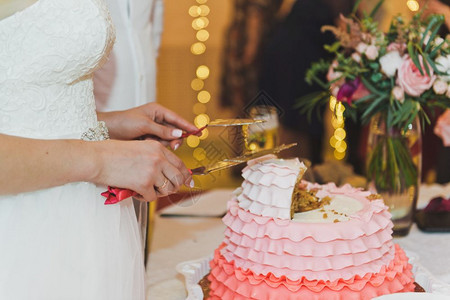 婚礼的三层大蛋糕个颜色578的婚礼蛋糕图片