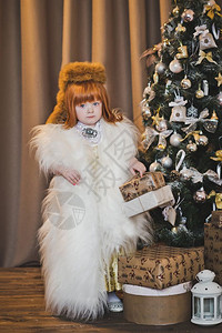 红发女孩挂圣诞玩具小孩挂圣诞玩具453图片