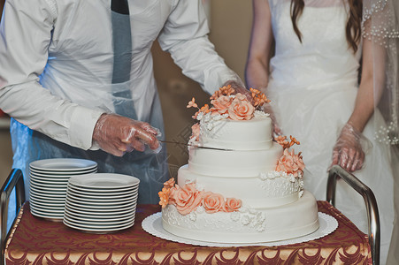 结婚时的节日蛋糕习惯夫妻为客人分了4318块蛋糕图片