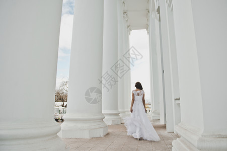 新娘跑到远处一张大婚礼照片3514图片