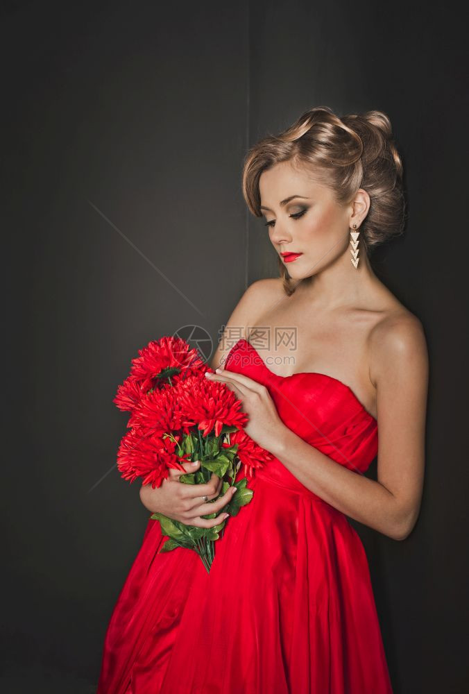穿红色礼服的女孩穿红色礼服327的漂亮女孩肖像图片