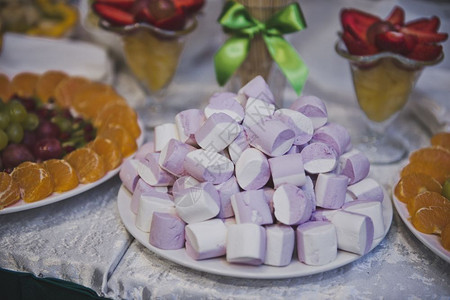 餐桌上的甜食30桌的甜米糖图片
