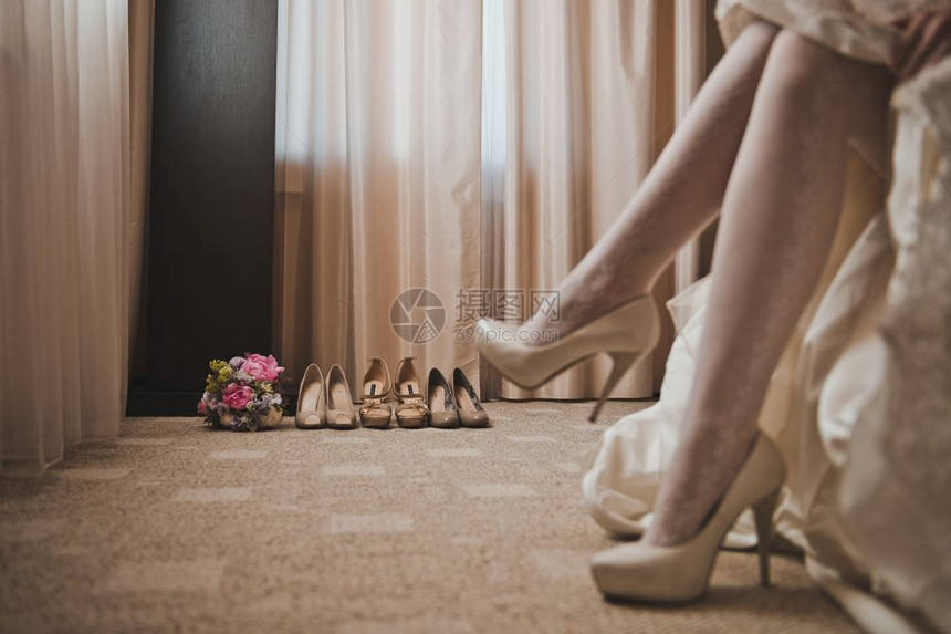 女人的腿和鞋子图片