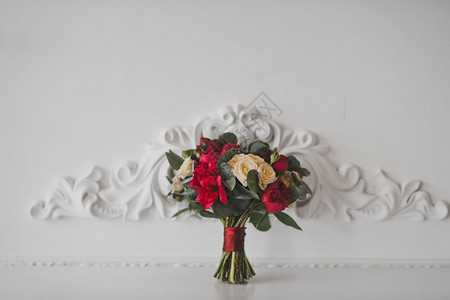 一个明亮的红色和米色婚礼花束的例子摄影是明亮而不寻常的花束1572图片