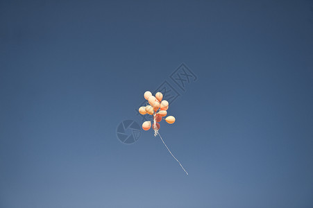 蓝天234号的气球堆积如山图片