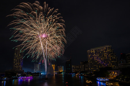 曼谷塔克辛桥夜景图片