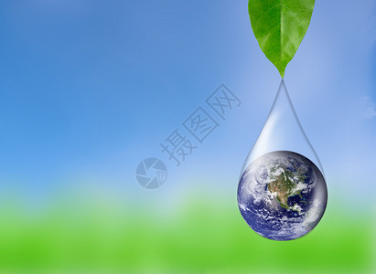 地球与水滴地球在绿叶下的水滴反射中由美国航天局提供的这张图元素背景