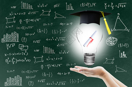粉笔灯泡有毕业证书的手持灯泡显示智能知识和黑板教育的成功背景