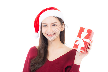 快乐的亚洲女人与微笑持有礼物盒xmas现今女孩与庆祝圣诞节一个假日女孩与买家隔离在白色背景购物与季节概念背景图片
