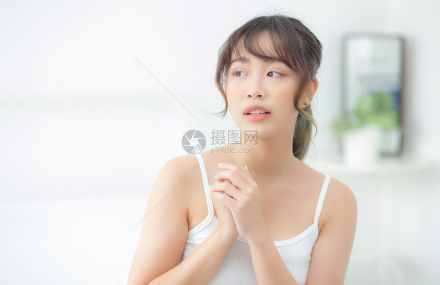 年轻健康的女人状态图片