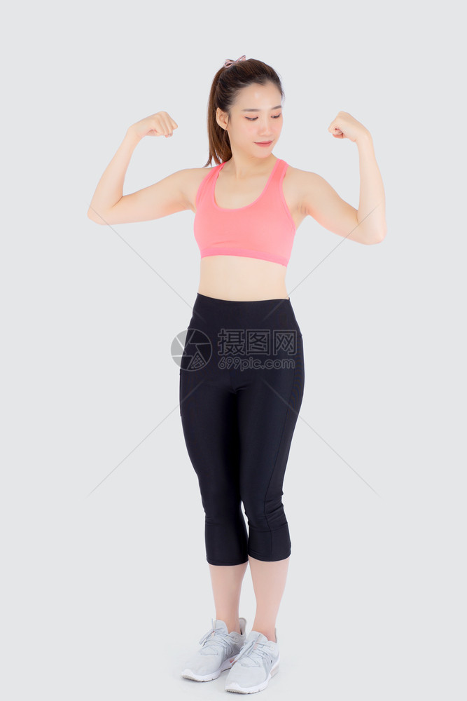 年轻女穿着运动服的美丽肖像体力强健康女孩展示比塞普斯锻炼和健康图片