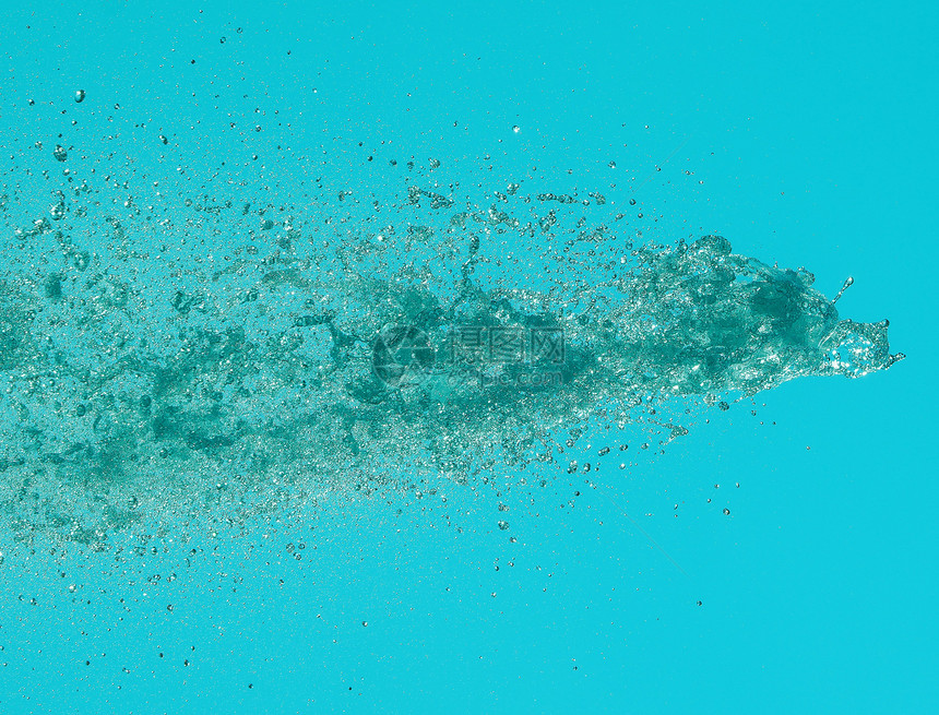 蓝色水流喷洒可用作复制空间的背景图片