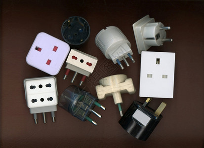 许多英国和欧洲的适配器插件和座欧洲英国的适配器插件和座图片