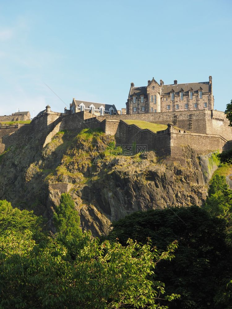 爱丁堡城在英国爱丁的城岩上在苏格兰的爱丁堡城图片