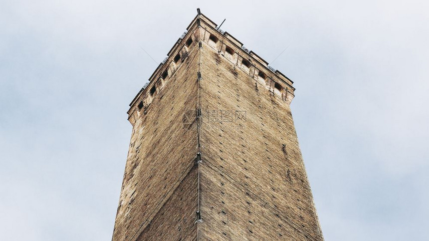 意大利博洛尼亚的TorreGarisenda和TorreDegliAsinelli斜塔又名DueTorri意为两座塔博洛尼亚托里图片