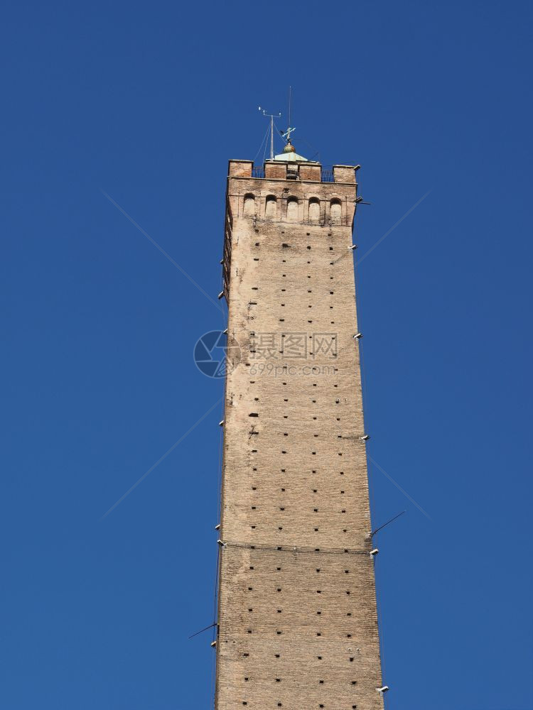 托雷德格利阿西内TorreDegliAsinelli在意大利博洛尼亚的杜托里意指两座塔的倾斜部分图片