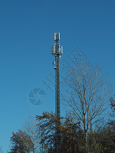 蜂窝网络部分天线塔和电子无收发器设备图片