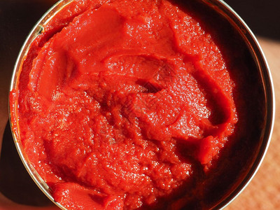 红番茄双浓缩酱在锡罐中糊番茄双浓缩锡罐图片