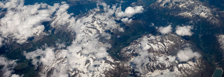 对欧洲瑞士阿尔卑斯山的空中观察对瑞士阿尔卑斯山的空中观察背景图片
