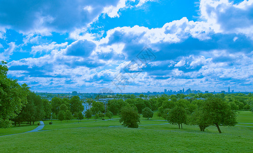 努维姆从伦敦普里姆罗斯山公园看到伦敦的天线背景