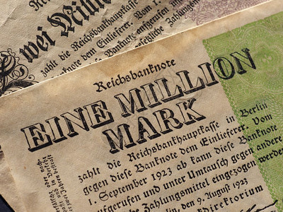 EineundZwei百万马克指一两百万马克1923年来自魏玛的钞票通货膨胀币图片