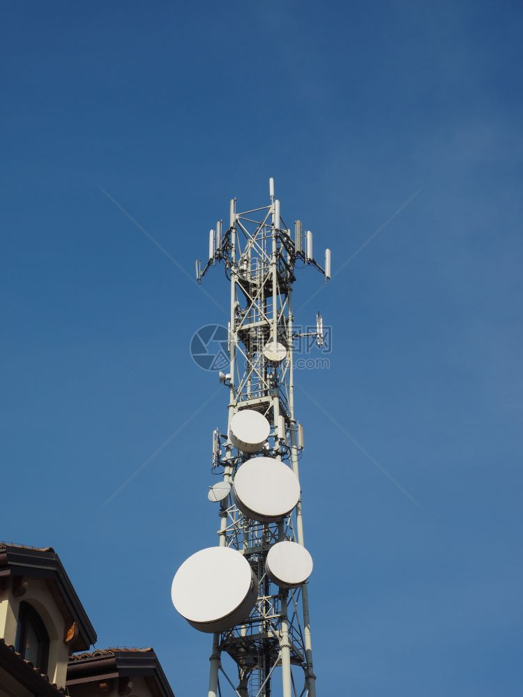 蜂窝网络部分天线塔和电子无收发器设备图片