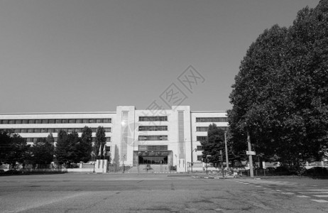都灵意大利约2018年9月菲亚特克莱斯勒汽车FCA米拉菲奥里汽车厂为菲亚特兰西亚阿尔法罗密欧吉普和阿巴斯品牌的黑色和白色菲亚特米背景图片