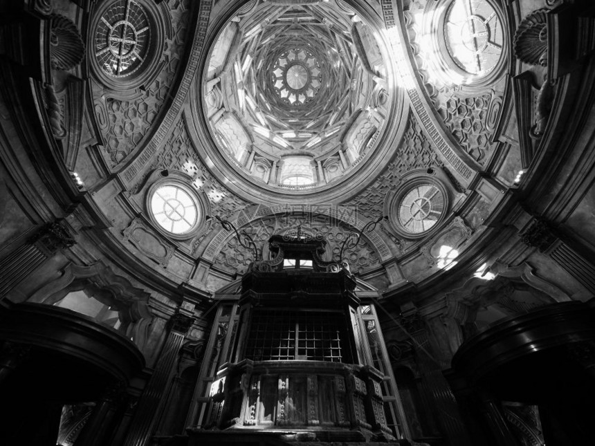 2018年月日CupolacappelladellaSindone意思是在都灵大教堂用黑色和白的圣礼堂圆顶在都灵用黑色和白的Ca图片