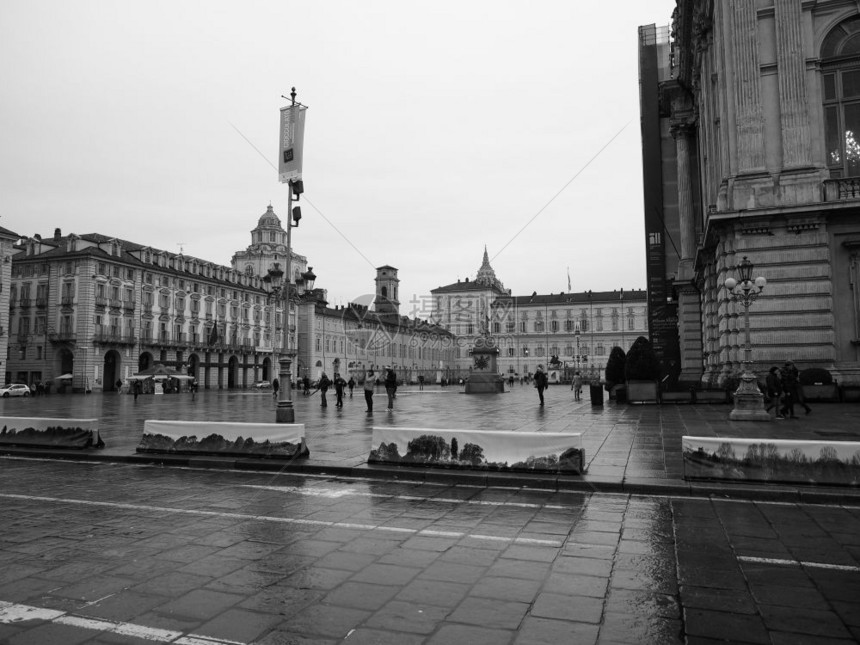 意大利都灵大约2018年11月黑白相间的卡斯特罗广场都灵卡斯特罗广场黑白相间图片