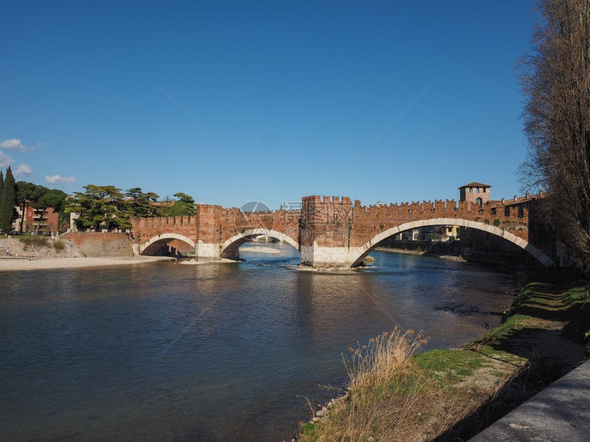 PontediCastelvecchio意为古城堡桥又名PonteScaligero意为Scaliger桥位于意大利维罗纳的阿迪图片