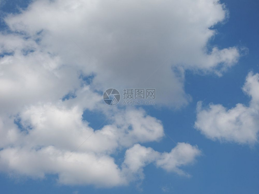 蓝色天空有云作为背景用蓝色天空有云层背景图片