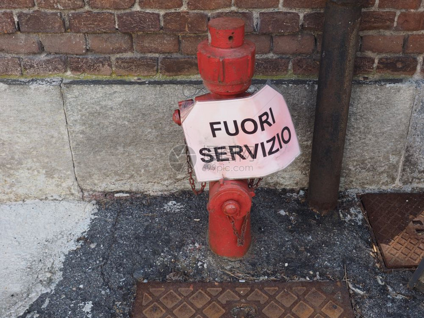 带有fuoriservizio意为失序标志的防火水合剂和fuoriervizio不符合序标志图片