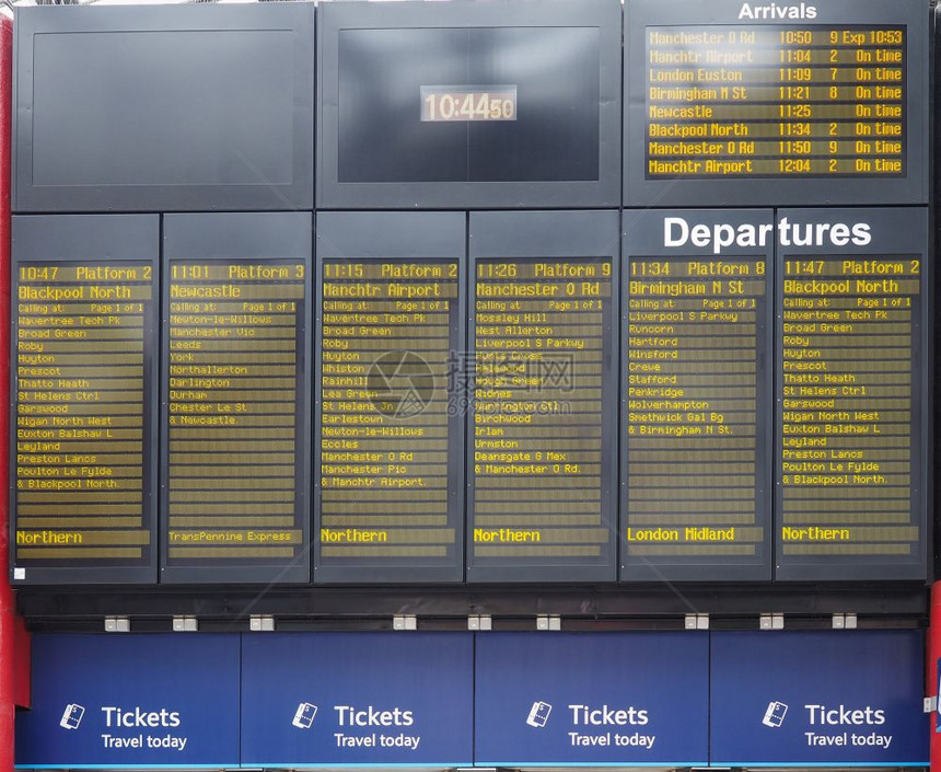 利物浦梅街站列车抵达和出发的票办公室和到站出发时间表图片