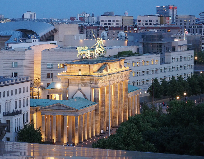 BrandenburgerTor勃兰登堡门晚上在德国柏林晚上在图片
