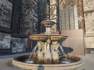 基切卢斯Petrusbrunnen指圣彼得喷泉由德国科伦的尔纳多姆霍赫基切桑克特彼得鲁斯指圣大教堂哥特指圣彼得大教堂命名背景