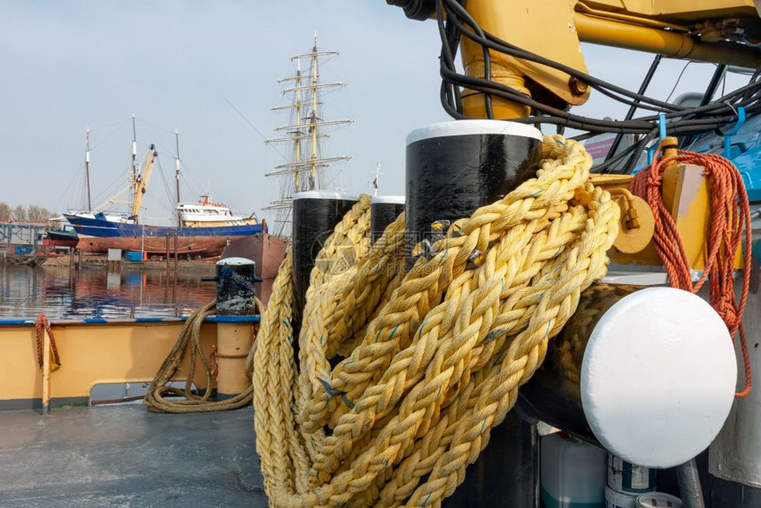荷兰港乌克的拖船甲板荷兰港的拖船甲板图片