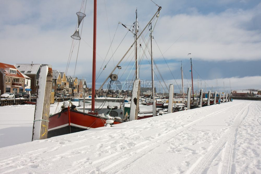 荷兰乌尔克冷冻港渔船图片