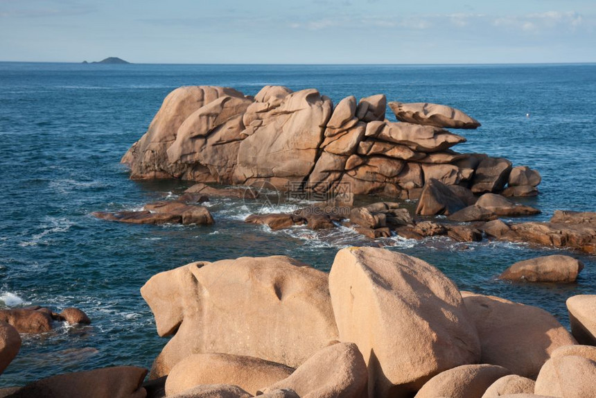 法国布列塔尼落岩海岸图片