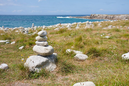 法国布列塔尼海岸的凯恩和石头图片