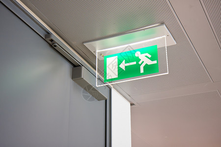 建筑物内的紧急出口标志图片